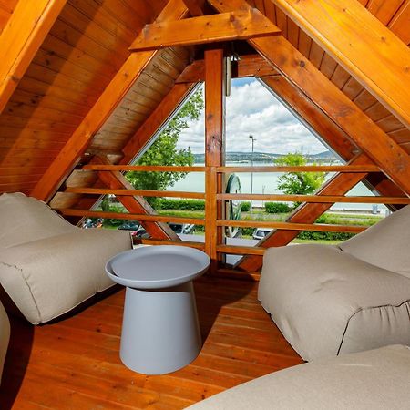 Lepke Apartmanhaz Es Etterem Tihany Exterior foto