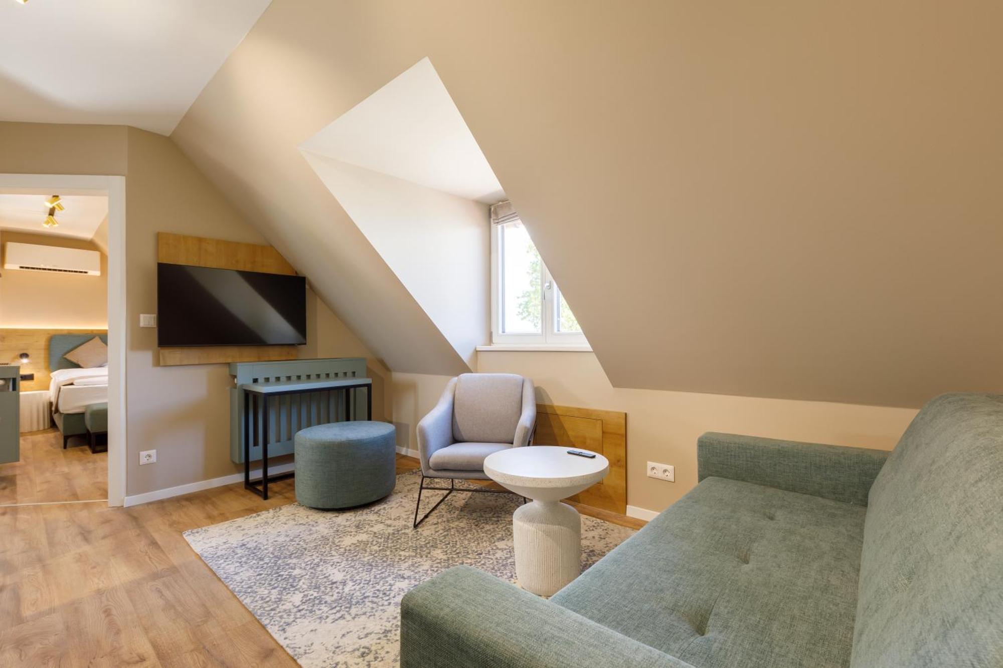 Lepke Apartmanhaz Es Etterem Tihany Exterior foto