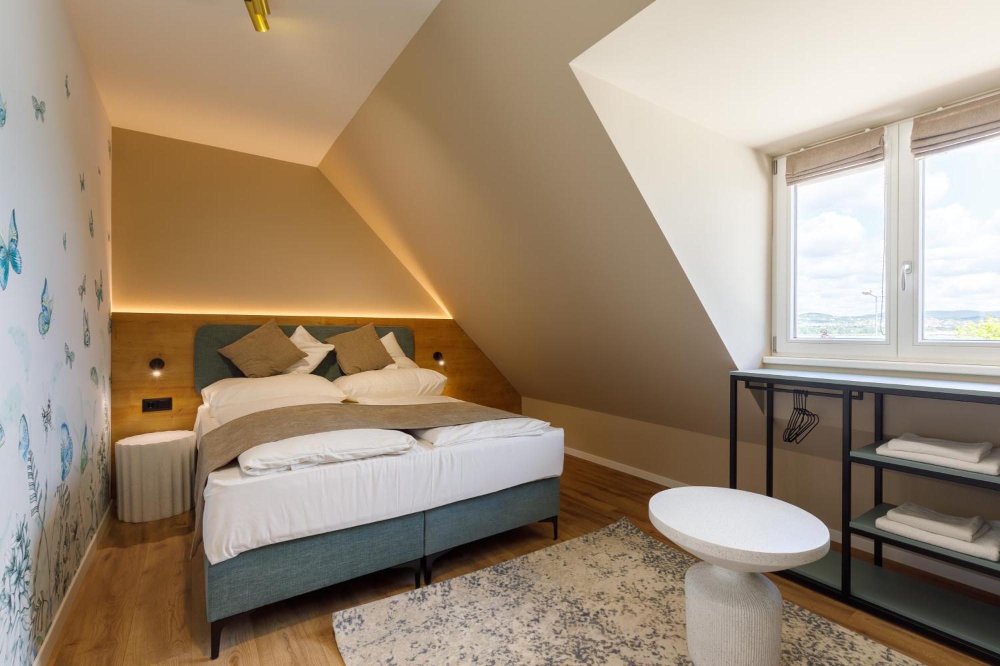 Lepke Apartmanhaz Es Etterem Tihany Exterior foto
