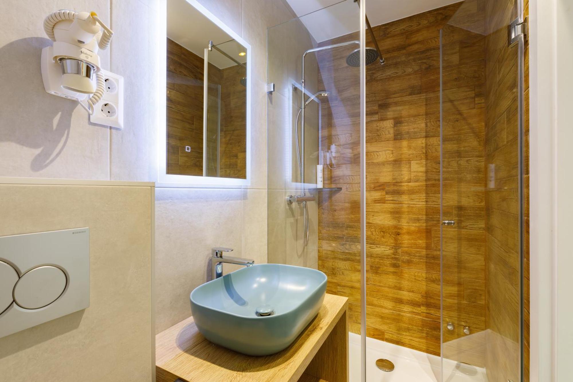 Lepke Apartmanhaz Es Etterem Tihany Exterior foto